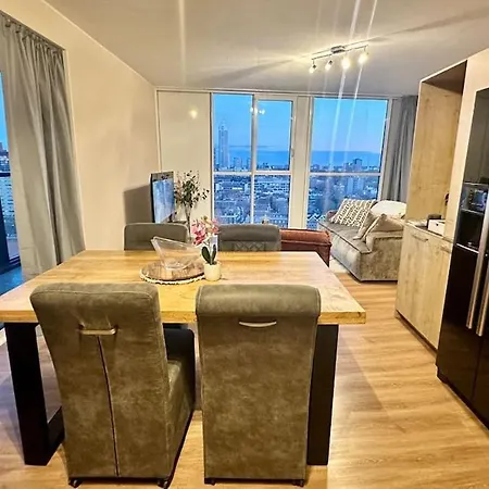 Luxury In The Center Apartment
