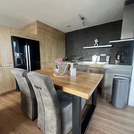 Luxury In The Center Apartment